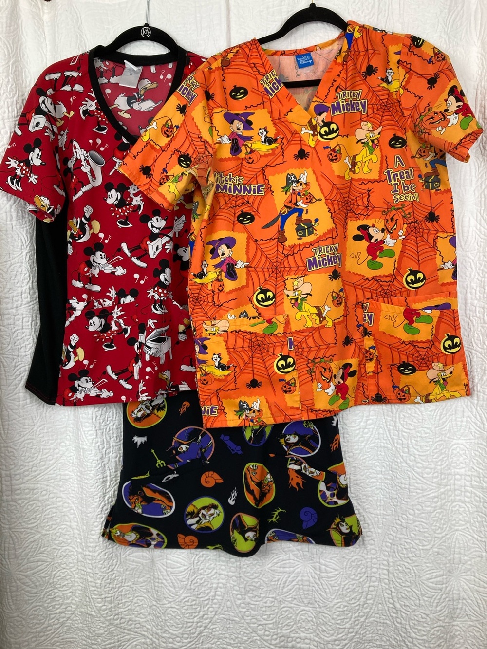 Disney 3-Pack Variety Scrub Tops sz Medium Halloween & Mickey